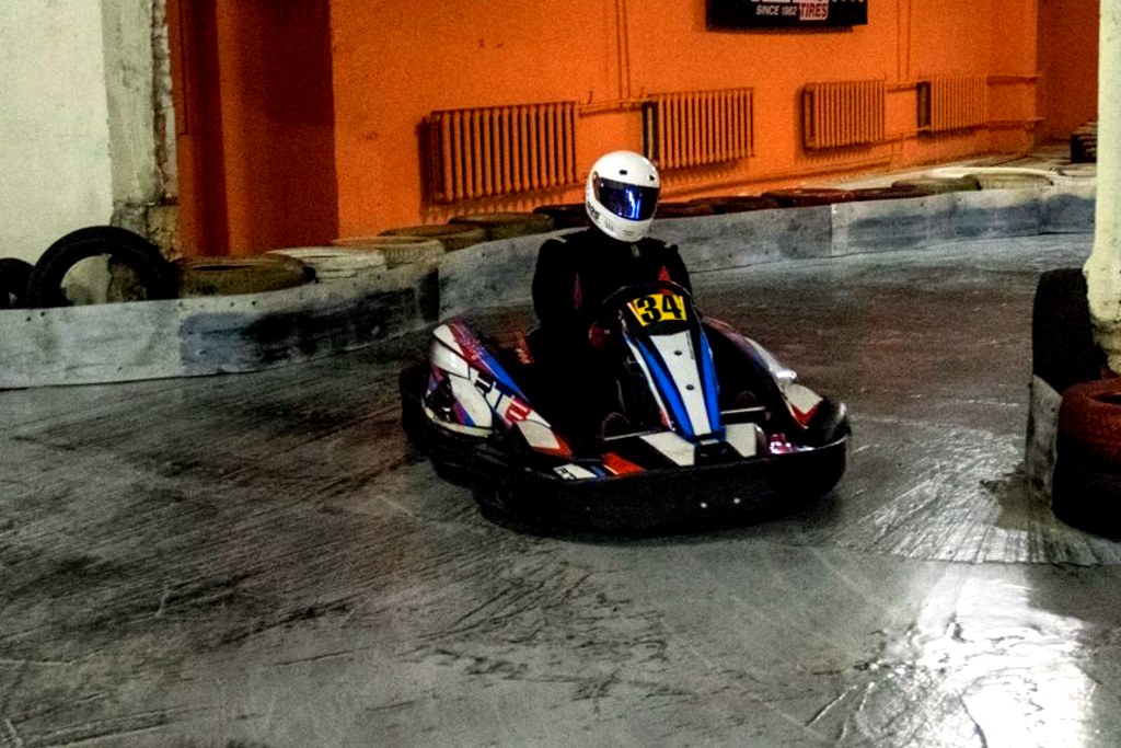 Kart auf der Indoor-Strecke von Kartinga nams XL in Riga